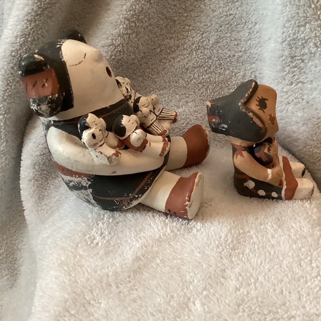 Vintage Handmade Signed Native American Story Teller Pottery Figures- Set of 2 For Sale - Image 4 of 10