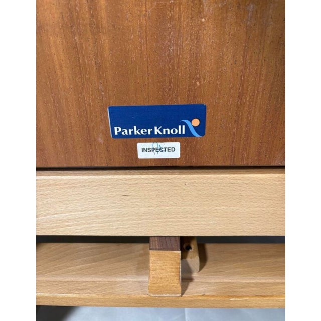 Wood Vintage Extending Round Dining Table in Teak by Parker Knoll, 1970 For Sale - Image 7 of 13