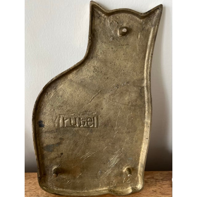 Here kitschy kitty…a simply purrrfect vintage piece for any cat lovers out there.