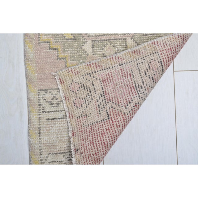 Turkish Mid 20th Century Wool Vintage Rug For Sale - Image 3 of 5