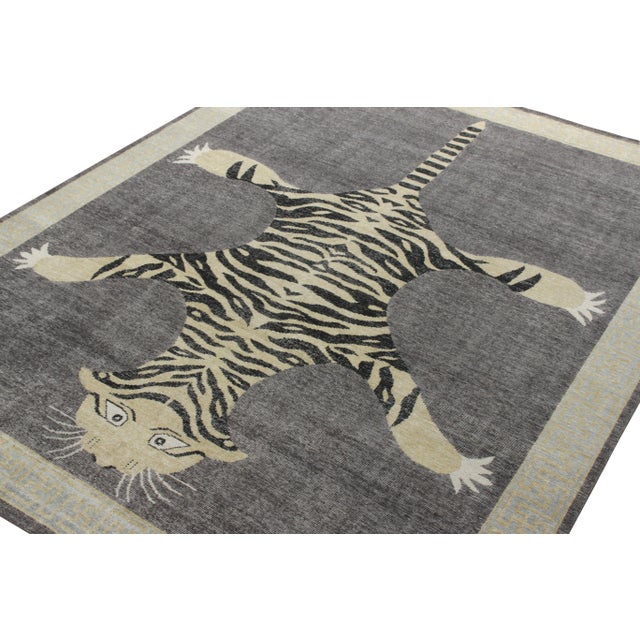 This gift-sized 4x4 square rug design is an exciting new addition to the Homage Collection by Rug & Kilim—an encyclopedia...