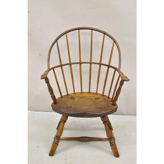 Traditional Antique French Country Colonial Chestnut Oak Wood Small Bowed Windsor Arm Chair For Sale - Image 3 of 12