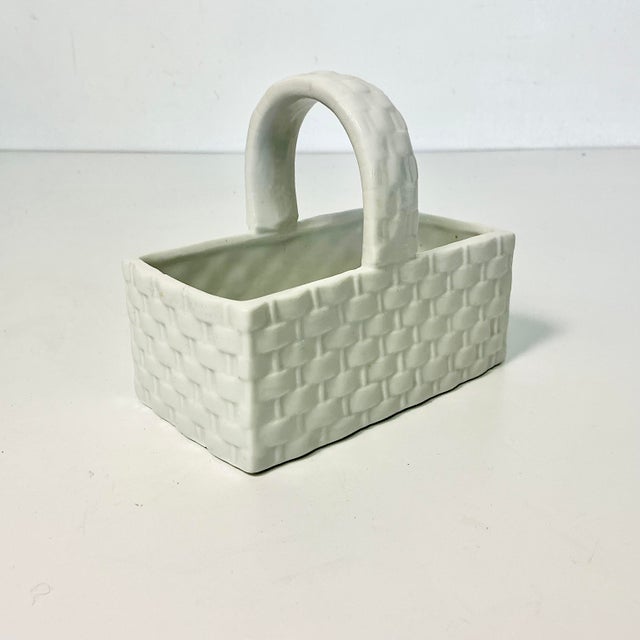 1980s Coastal Hollywood Regency Ceramic Faux Wicker Basket Jelly Bean Bowl - Easter. For Sale - Image 10 of 10