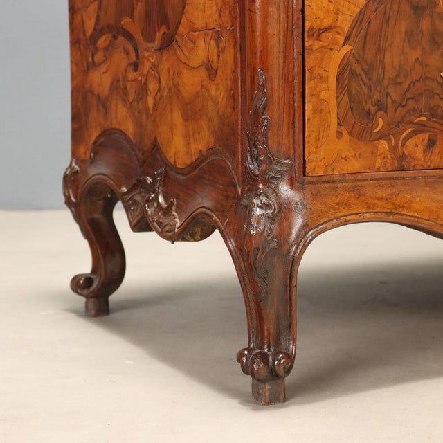 18th Century Walnut and Walnut Burl Bureau For Sale - Image 12 of 16