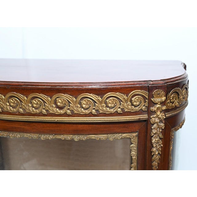 French Vitrine Painted Display Cabinet from Vernis Martin, 1890s For Sale - Image 5 of 10