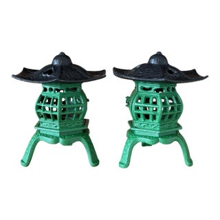 Pair of Vintage Regency Painted Cast Iron Pagoda Garden Lanterns For Sale