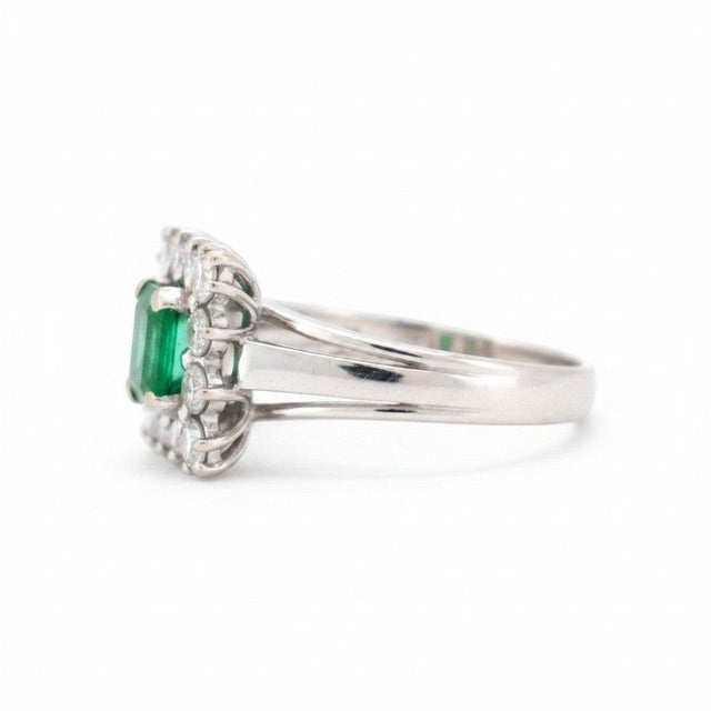Vintage Emerald & Diamond Halo Gold Ring - 1970s, Size 6 For Sale - Image 6 of 6