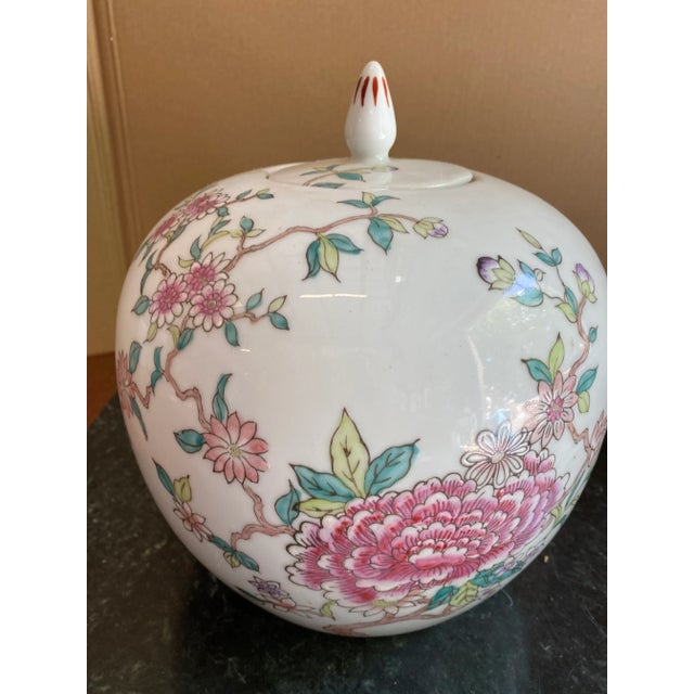 Chinoiserie 1970s Chinoiserie Floral Round Vase For Sale - Image 3 of 5