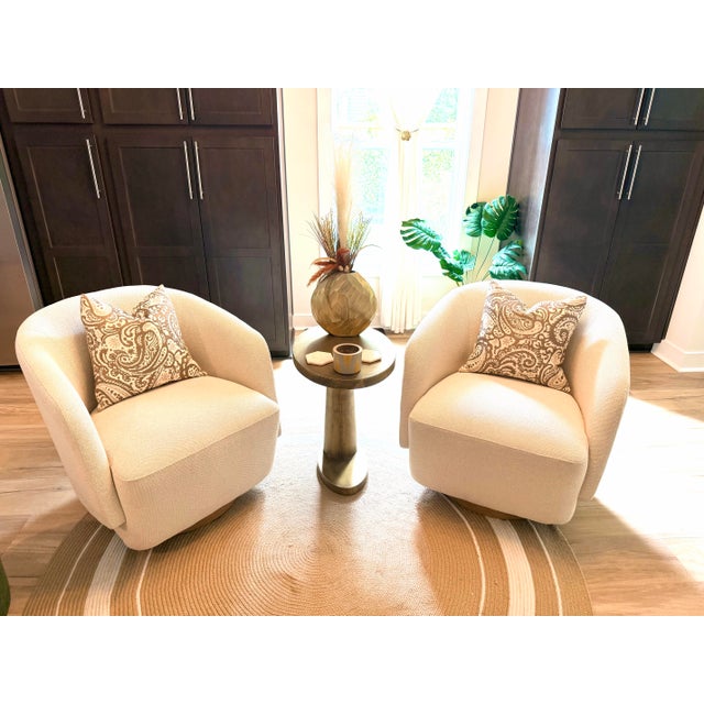 Traditional Pair of Tailored Taupe & Ivory Paisley Down Pillows - Classic 16” Accent For Sale - Image 3 of 6