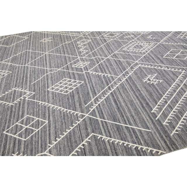Early 21st Century Apadana's Nantucket Collection Flatweave Kilim Coastal Designed Wool Rug in Gray For Sale In New York - Image 6 of 7