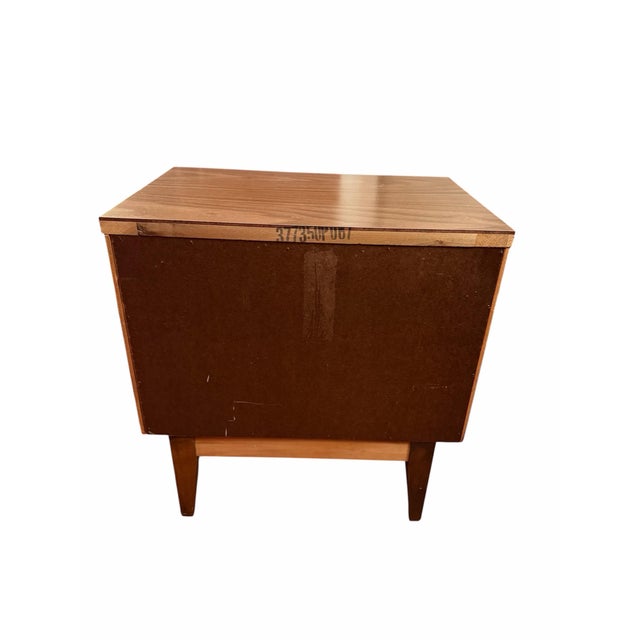 Johnson Carper “Ronda” MCM Walnut Nightstand by Walter F. Nessen – 1960s For Sale In Chicago - Image 6 of 8