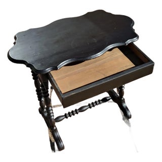 Late 19th Century Scalloped Rectangled Top - Spindle Leg End Table With Drawer For Sale