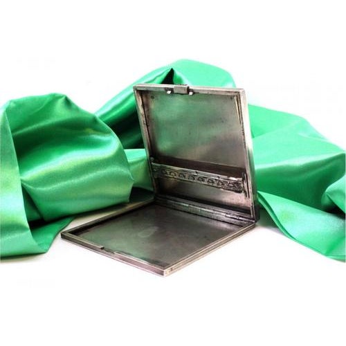 Silver Cigarette Case with Checkered Reliefs, Hinged Lid and Calibrated Rubies For Sale - Image 3 of 8