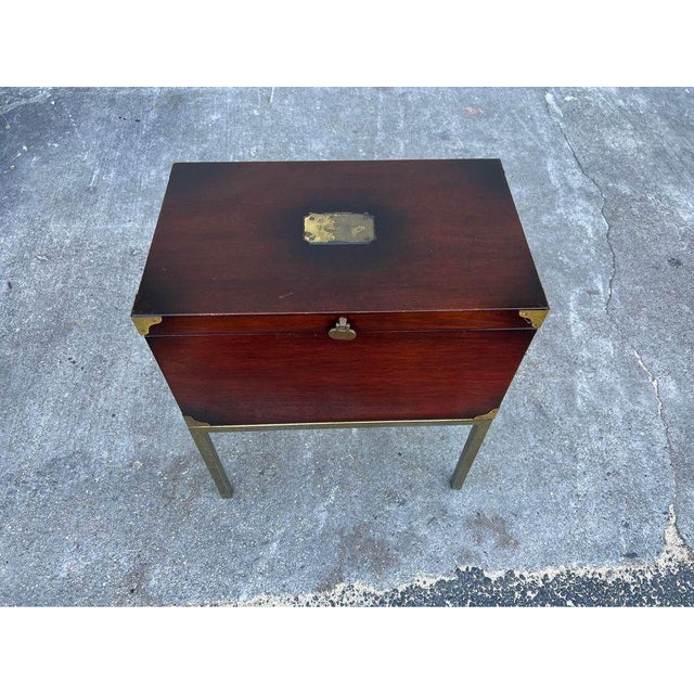 Lane Furniture Vintage Chinoiserie Style Brass and Mahogany Campaign Chest on Stand Side Table by Lane For Sale - Image 4 of 9