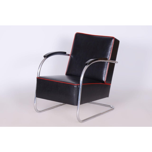 Chair model Fn21 This iconic pair of Bauhaus style armchairs from the first half of the 20th century represents a...