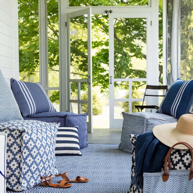 Contemporary Dash & Albert by Annie Selke Diamond Denim/White Indoor/Outdoor Rug, 6' x 9' For Sale - Image 3 of 4