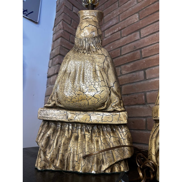 1950s Pair of Mid-Century Modern Chinoiserie Chalkware Lamps. For Sale - Image 5 of 12