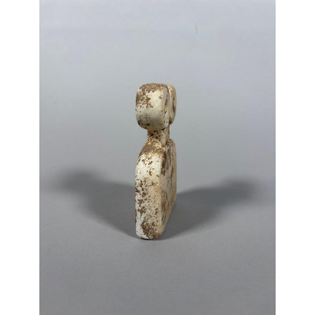 Traditional Tell Brak calcite Bell Beaker idol "with eyes". - 11 cm Archaeology For Sale - Image 3 of 8