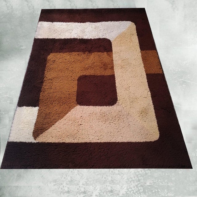 Space Age Geometric Rug in Wool, Italy, 1970s For Sale - Image 11 of 11
