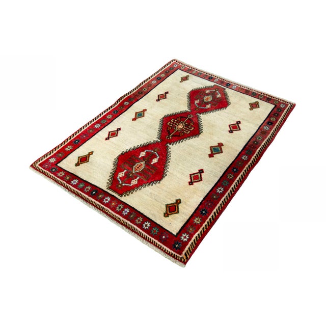 An authentic piece of nomadic culture: This hand-knotted Gabbeh rug from the Shiraz region impresses with its clear,...