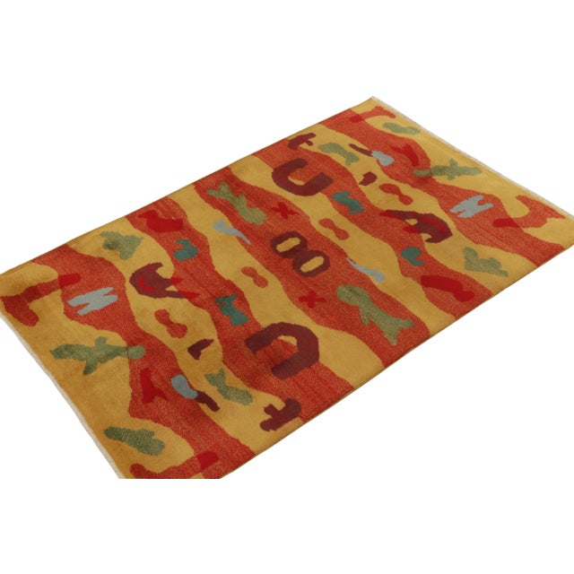 A specimen of artisanal conviction, this 5x8 vintage distressed rug emanates the exclusivity of the Turkish style in the...