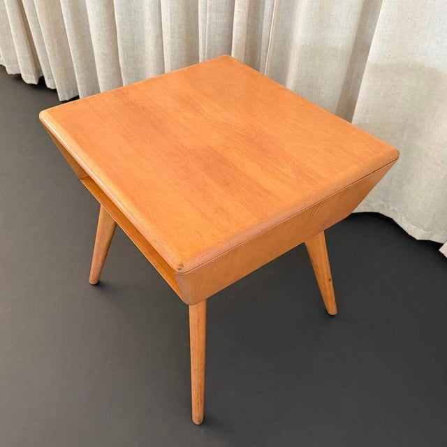 1950s 1950s Heywood-Wakefield Aristocraft Champagne Maple Lamp Table For Sale - Image 5 of 11