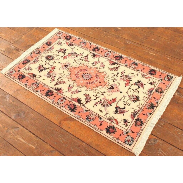 Middle Eastern Rug in Wool For Sale - Image 5 of 9