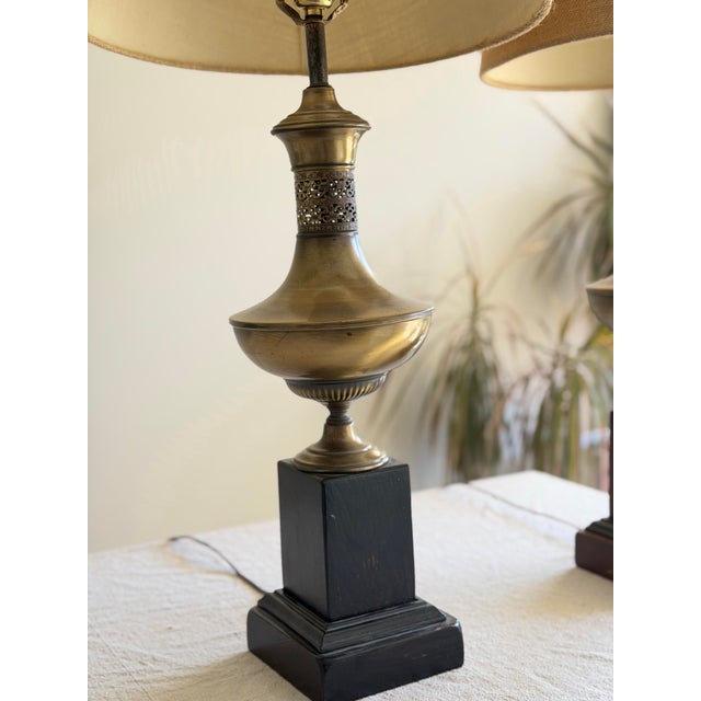 1970s Pair of Neoclassical Brass Urn Table Lamps on Wood Bases With Linen Shades in Style of Maison Jansen / James Mont For Sale - Image 9 of 12
