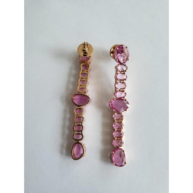 2020s Set in 18k Rose Gold, 15.14 Carats Pink Sapphire Rose Cut Chandelier Earrings, Pair For Sale - Image 5 of 6