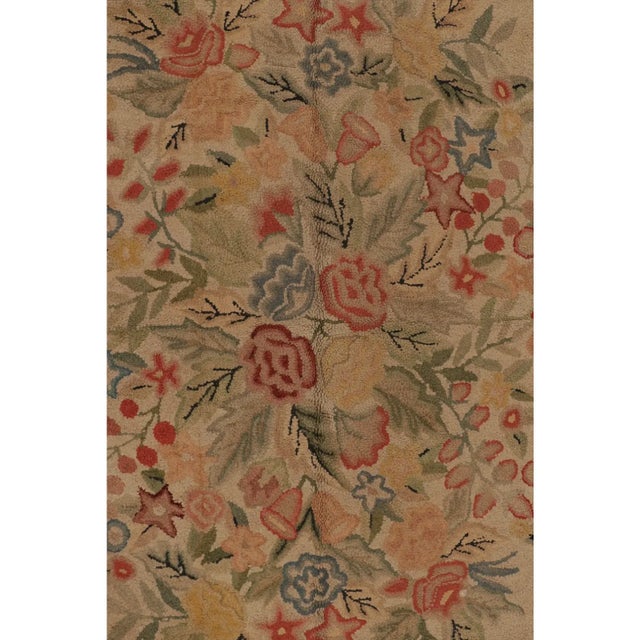 Antique Hooked Floral Wreath Medallion Wool Rug by Rug & Kilim, Usa, 1920–1929 For Sale In New York - Image 6 of 11