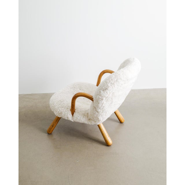 Mid-Century Modern Vintage Danish Wooden Sheepskin Clam Chair by Arnold Madsen for Madsen & Schubell Denmark, 1940s For Sale - Image 3 of 7