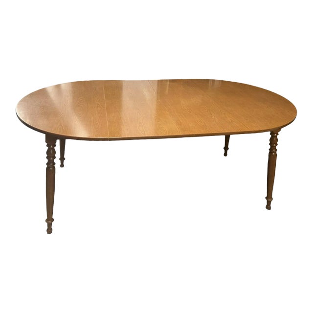 Vintage Dining Table Ethan Allen by Baumritter Round/Oval American Colonial Heirloom Nutmeg Maple Wood With Two Leaves For Sale