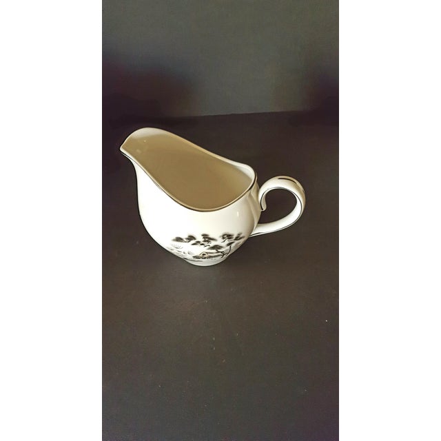 1900 - 1909 1900s Vintage Sone Mt. Fuji Porcelain China -Set of 17 For Sale - Image 5 of 9