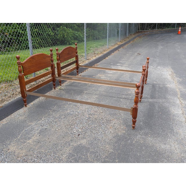 Mid 20th Century Vintage Cannonball American Colonial Carved Cherry Wood Twin Size Bedframe - A Pair For Sale - Image 5 of 11