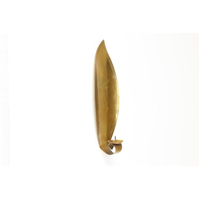 Bauhaus Bauhaus Wall Sconce in Hammered Brass by Hans Heck, 1930s For Sale - Image 3 of 8