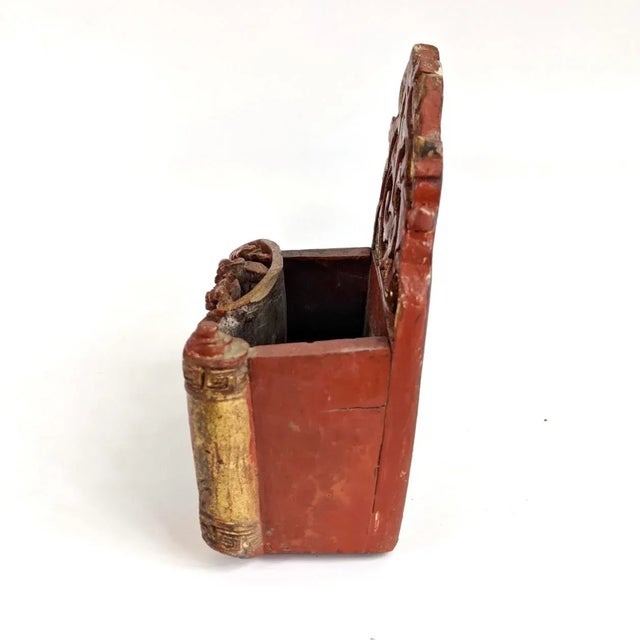 Chinese 19th Century Red Lacquered Wall Pocket Miniature For Sale - Image 3 of 7