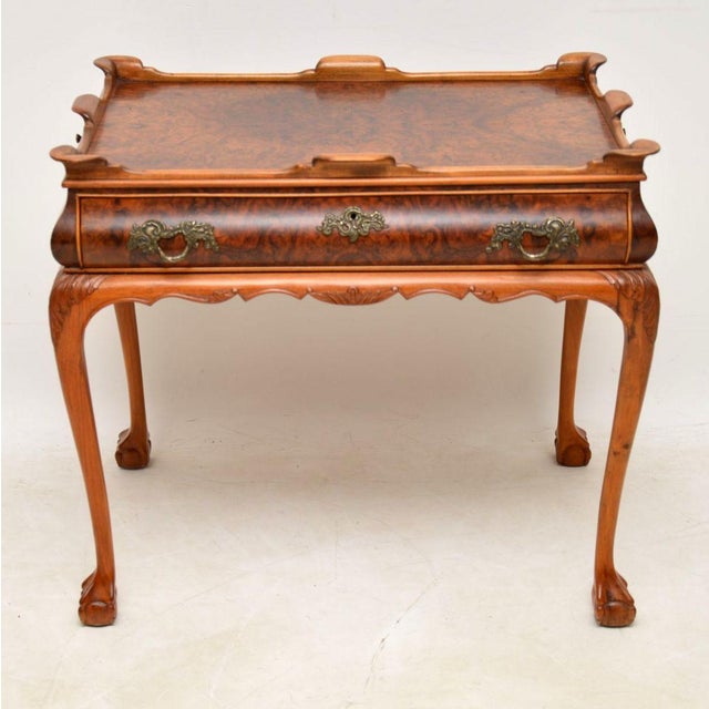 This antique burr walnut tray top side table is fine quality & has beautiful burr walnut patterns on & around the top....