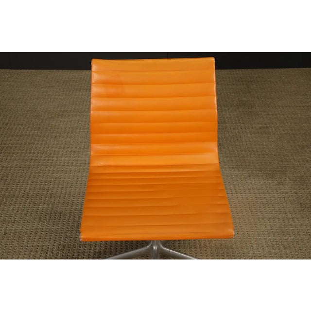 'Aluminum Group' Swivel Chair by Charles Eames for Herman Miller, 1980s, Signed For Sale In Los Angeles - Image 6 of 17