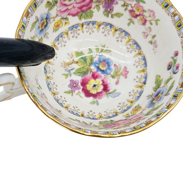 Set of 4 Vintage a.b.j. Crafton Malvern Demitasse Tea Cups & Saucers – Floral Gilt China For Sale In San Francisco - Image 6 of 7