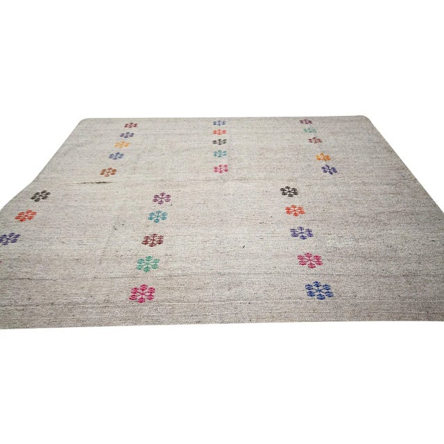 Gray Embroidered Vintage Turkish Kilim Rug For Sale - Image 4 of 7