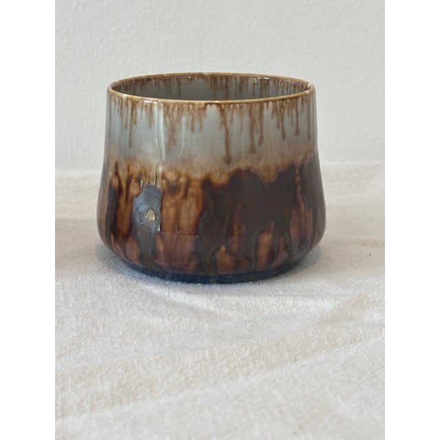 Mid-Century Modern 1970s Bing & Grøndahl Mexico Collection Quistgaard. Creamer (303), Sugar (302), and Sweetener (582)- 3 Pieces For Sale - Image 3 of 6