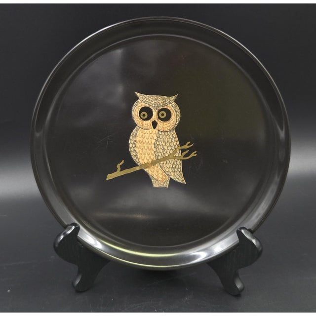 Mid-Century Couroc of Monterey California Hand-Inlaid Owl Round Black Serving Tray For Sale - Image 16 of 18