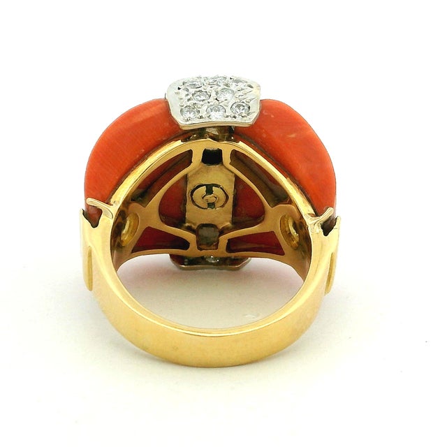 1970s Italian 18k Gold Coral & 1.50 Carat Diamond Cocktail Ring, Size 7.25 For Sale - Image 4 of 10