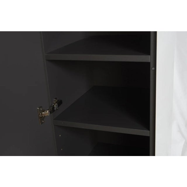 Mid-Century Modern Hickory Chair Furniture Antiqued Mirrored Bar Cabinet Credenza Breakfront Sideboard For Sale - Image 3 of 6