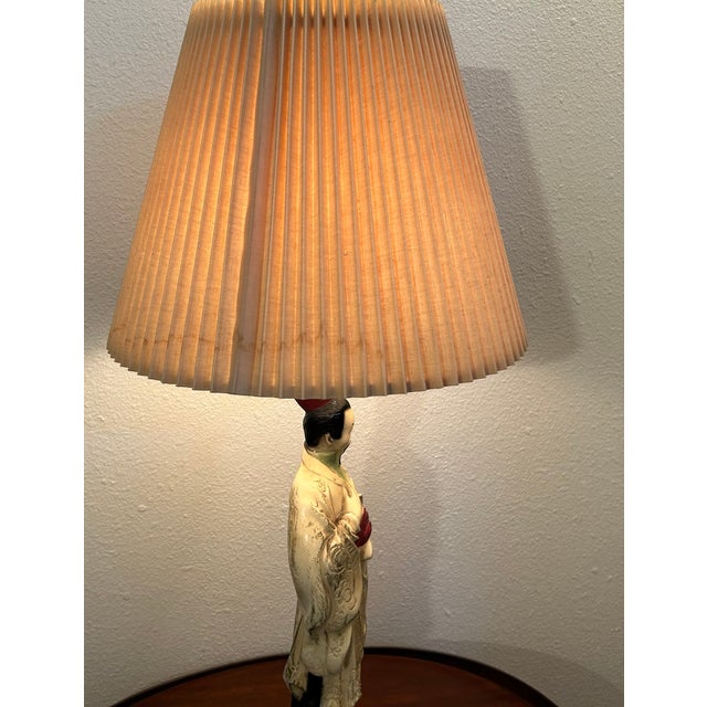 1950s Mid Century Chinoiserie Asian Figural Warrior Chalkware Lamp 22" For Sale - Image 5 of 11