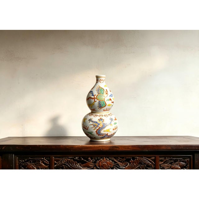 Art Deco Chinese Old Ceramic Vase,Ming Dynasty Chenghua Marked Gold Paint Famille Verte Porcelain Gourd Vase Hand Drawing Dragon and Phoenix Pattern For Sale - Image 3 of 11