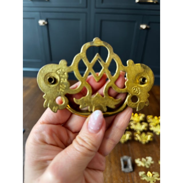 Thomas Chippendale Set of 24 Vintage Solid Brass Chippendale Drawer Pulls — Pierced Federal Revival Hardware For Sale - Image 4 of 11