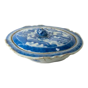 19th Century Chinese Export Chinoiserie Blue and White Vegetable Dish Tureen as Is
