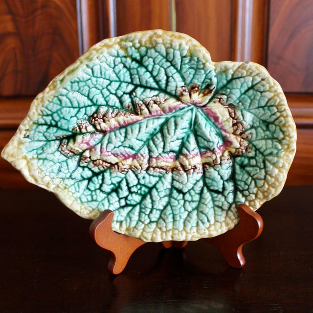 Victorian Begonia Majolica English Leaf Plate With Stand For Sale - Image 3 of 7