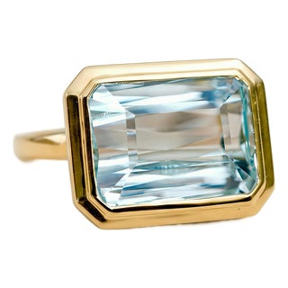 Kai One-of-a-Kind Certified 5.18ct Aquamarine East-West Ring in 14k Gold Size 7 For Sale
